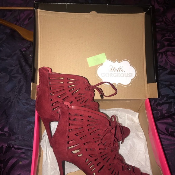 Heels - Picture 4 of 6